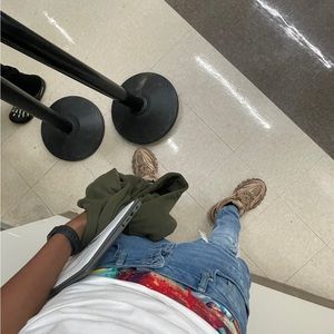 Meet your Posher, Damari